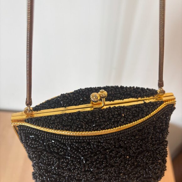 Interestingly-shaped Adorable Vintage Small Beaded Purse - Picture 3 of 4
